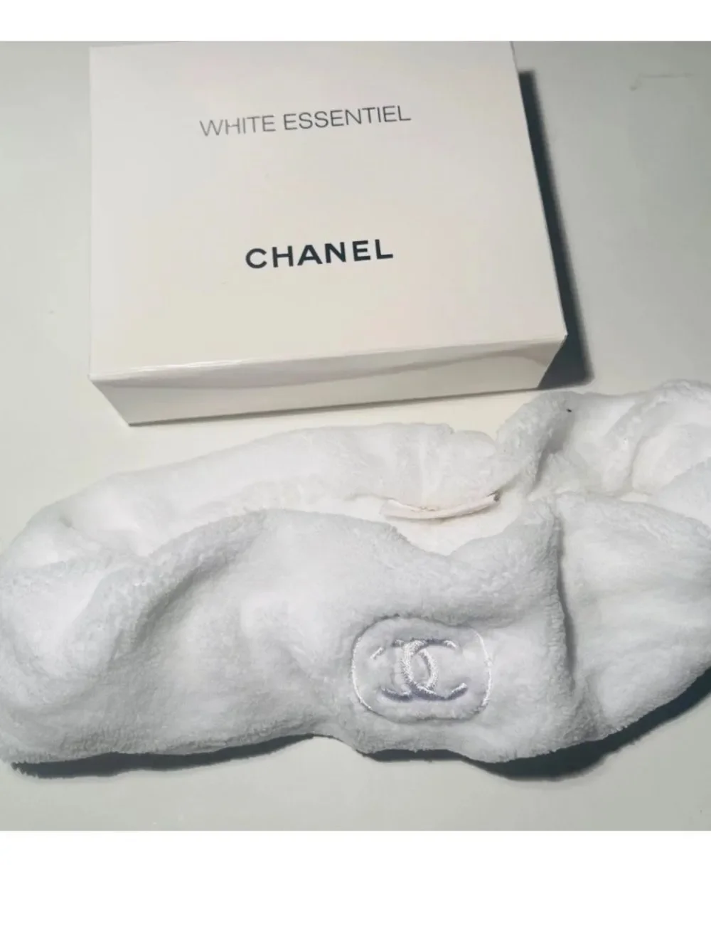 Chanel White Sublimage terry cloth Headband GWP Brand new in box